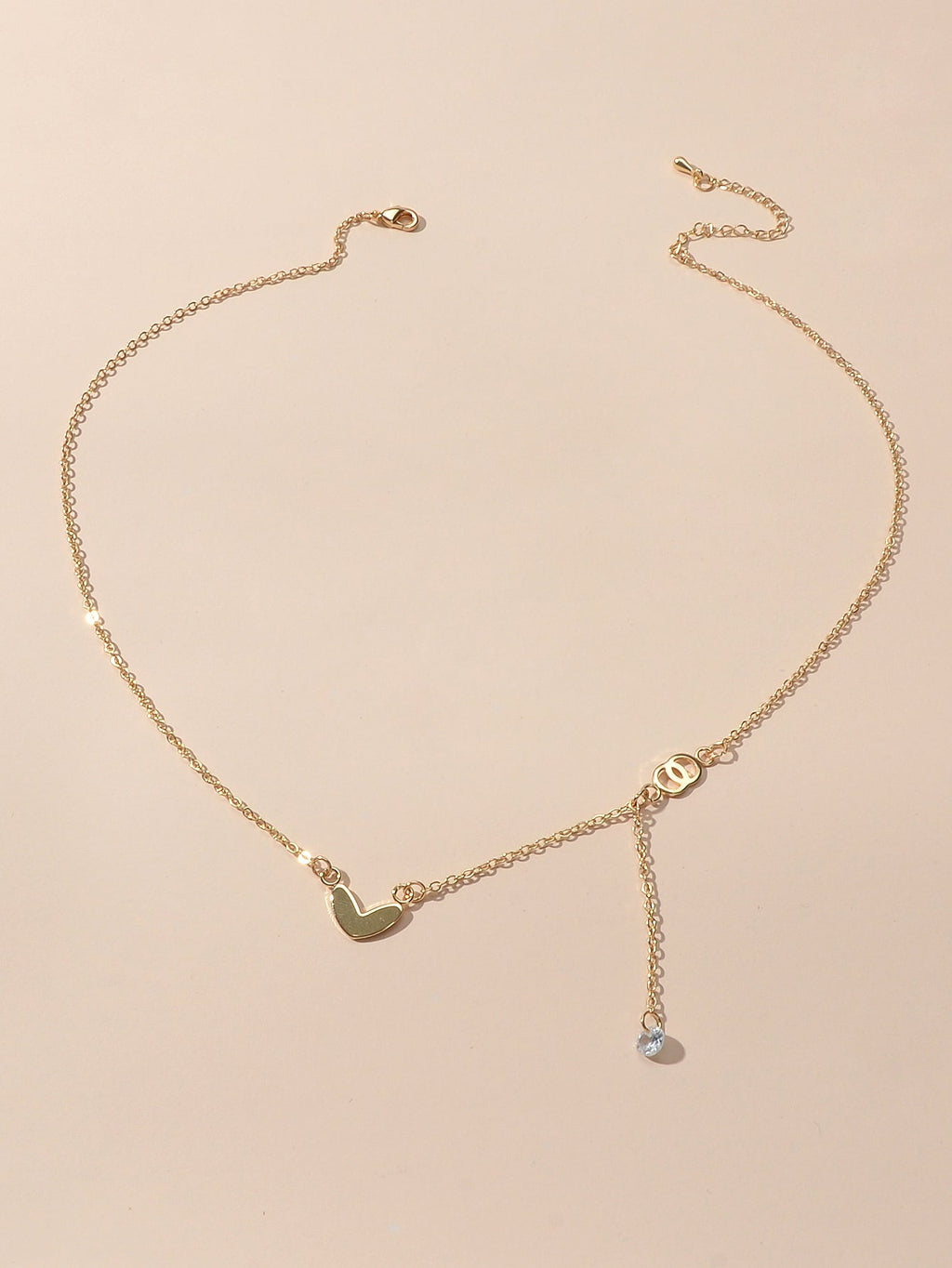 Elegante Collar de Cadena Dorada de Corazón y Cuentas