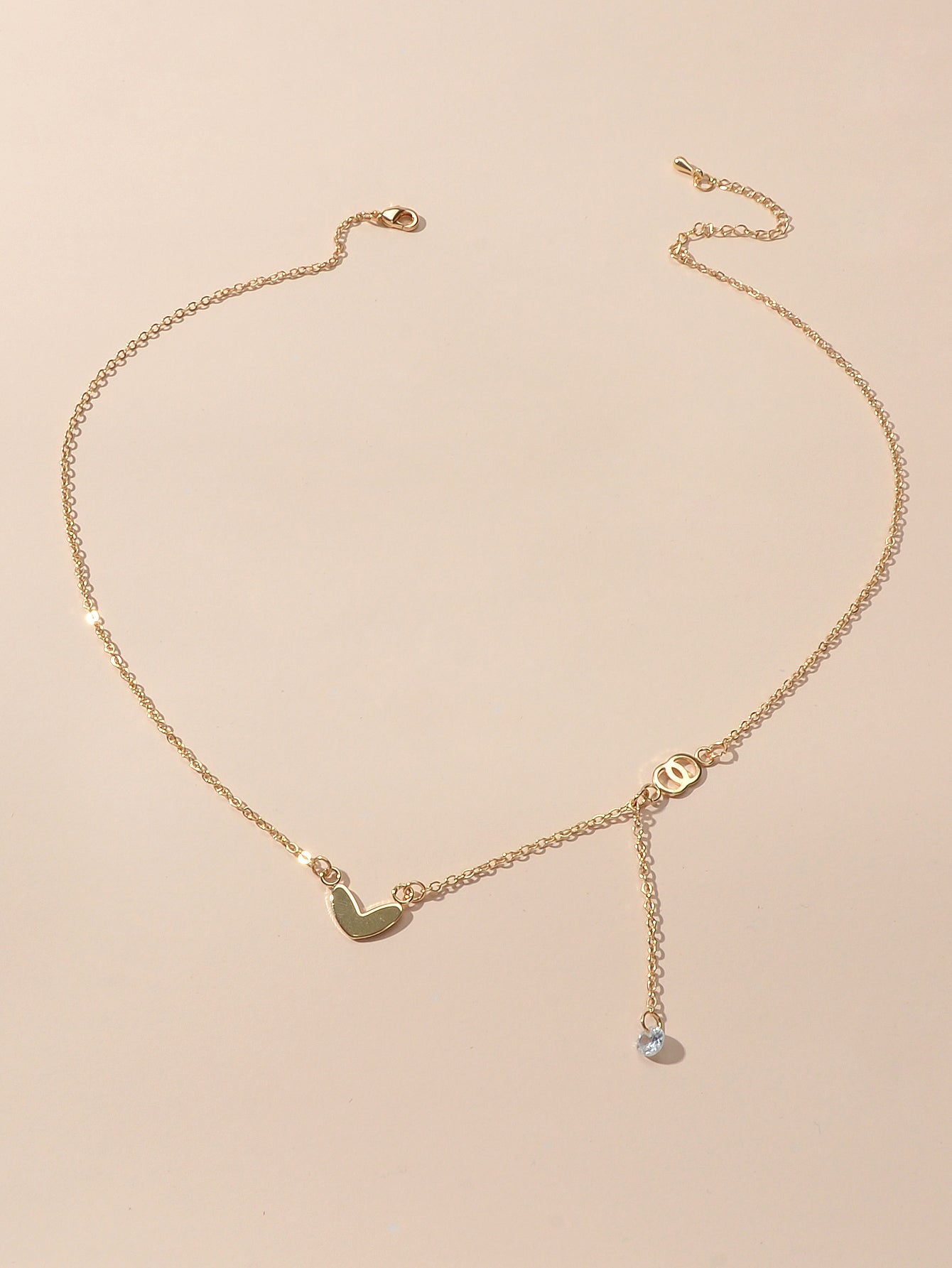 Elegante Collar de Cadena Dorada de Corazón y Cuentas