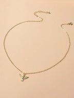 Collar Minimalista de Cadena Dorada con Colgante de Pájaro.