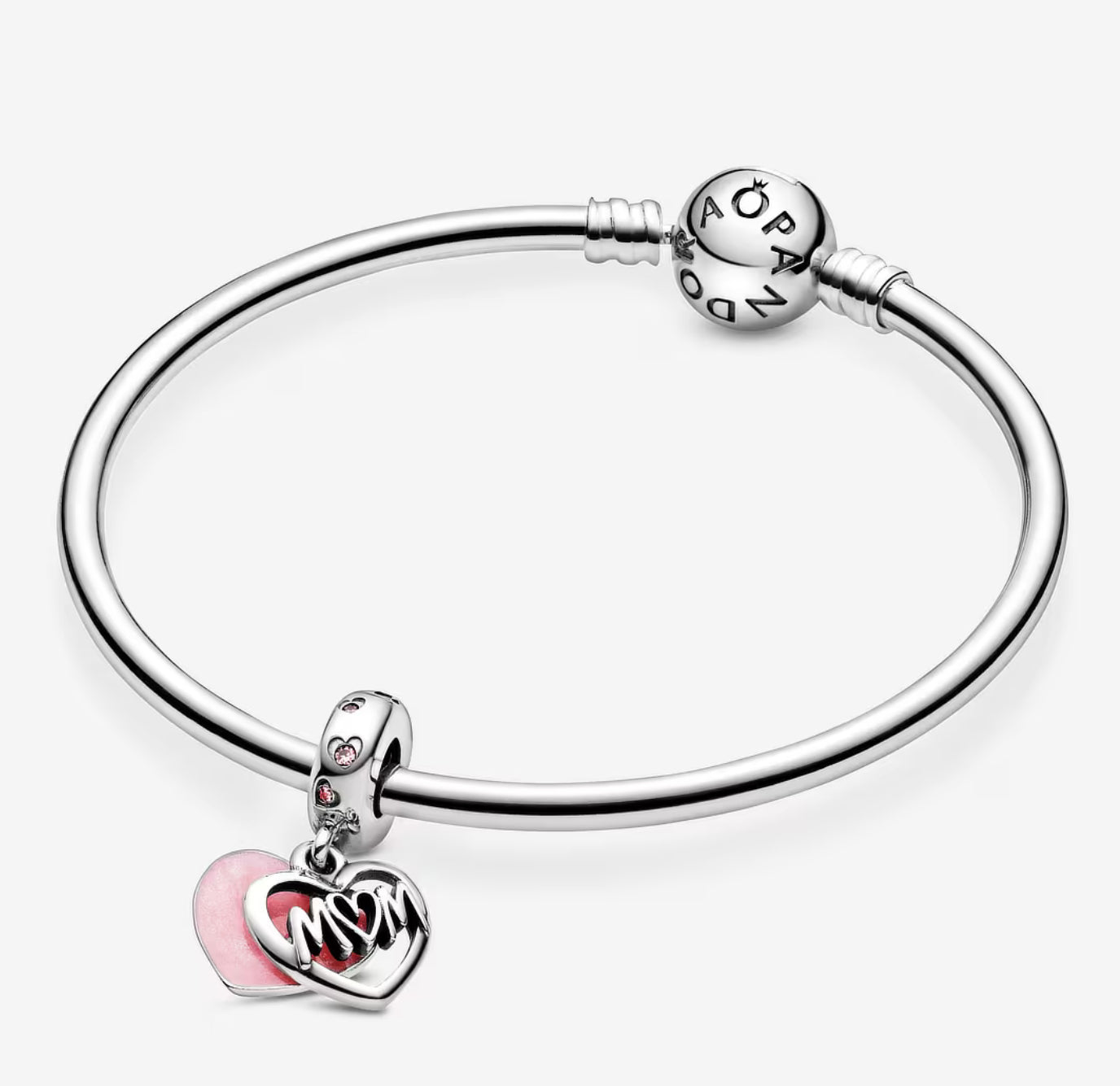 Charm PANDORA Moments Colgante Corazón 'MOM' en Plata de Ley.