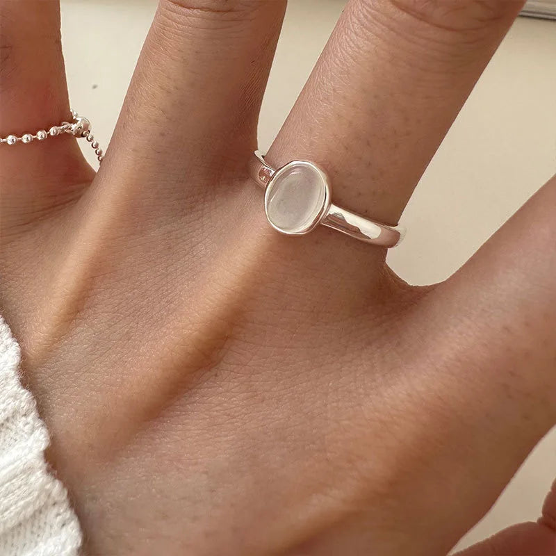 Minimalist 925 Silver Ring with Circular Stone Detail