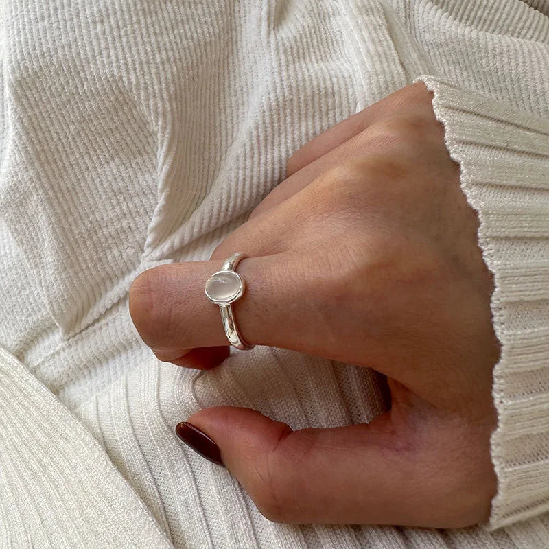 Minimalist 925 Silver Ring with Circular Stone Detail